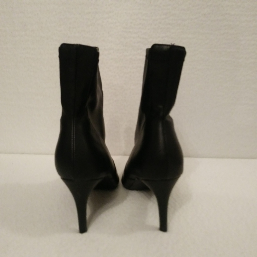 Boots - Picture 4 of 6